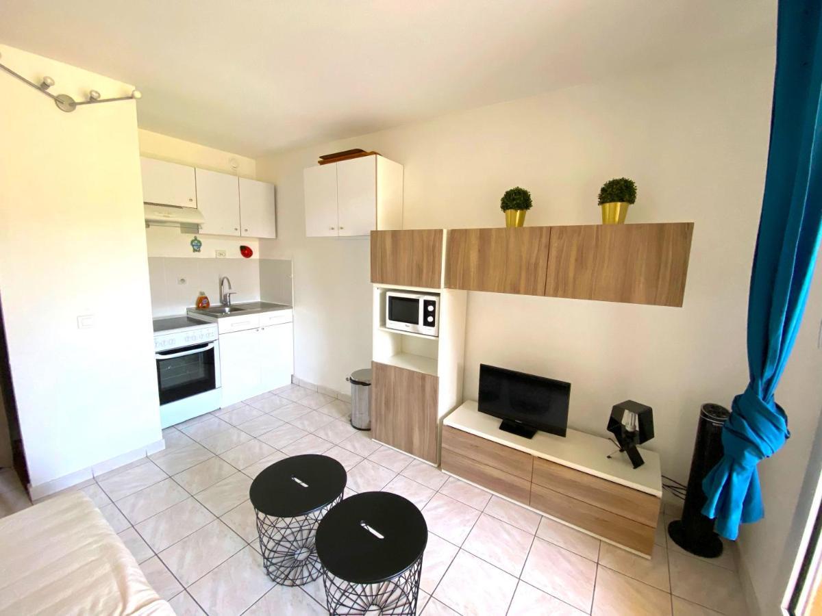 Appart 4 Pers Dans Residence Avec Piscine A 10 Min De La Plage Sanary-sur-Mer Bagian luar foto