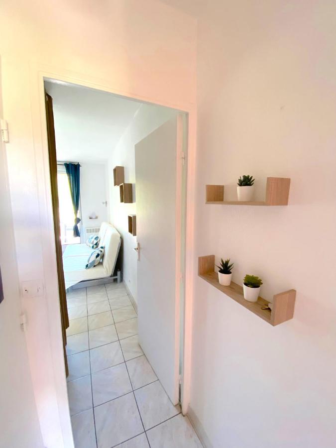 Appart 4 Pers Dans Residence Avec Piscine A 10 Min De La Plage Sanary-sur-Mer Bagian luar foto